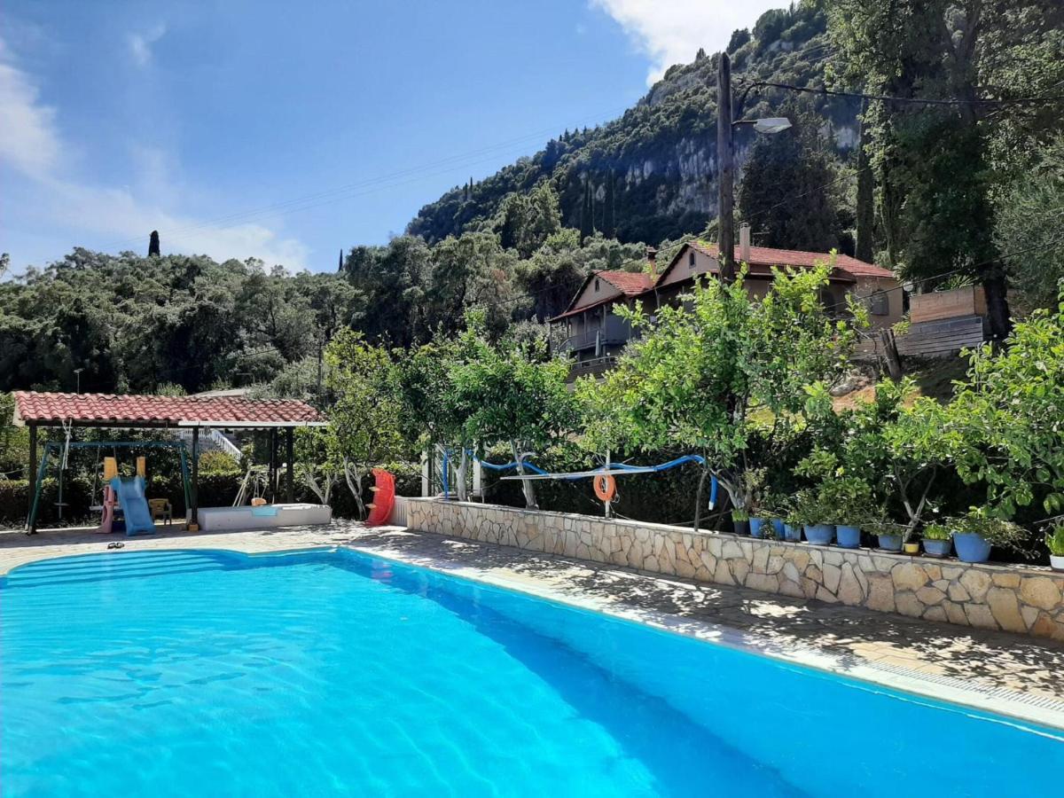Charming Apartment In Mpenitses With Shared Pool Exterior photo
